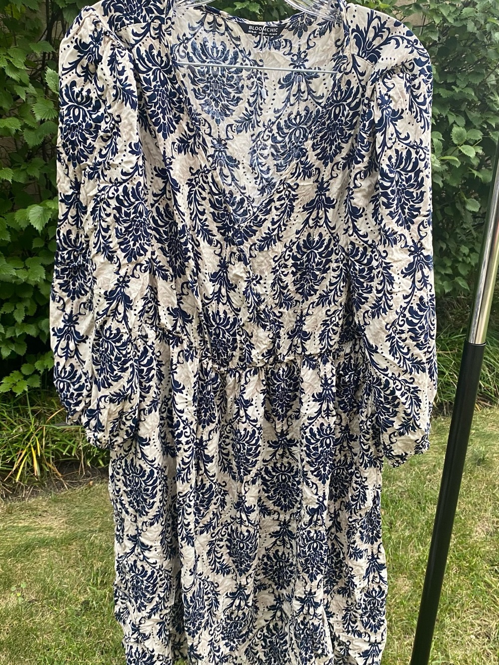 BloomChic Women’s Navy & White Patterned V-Neck Boho Long Sleeve Midi Dress